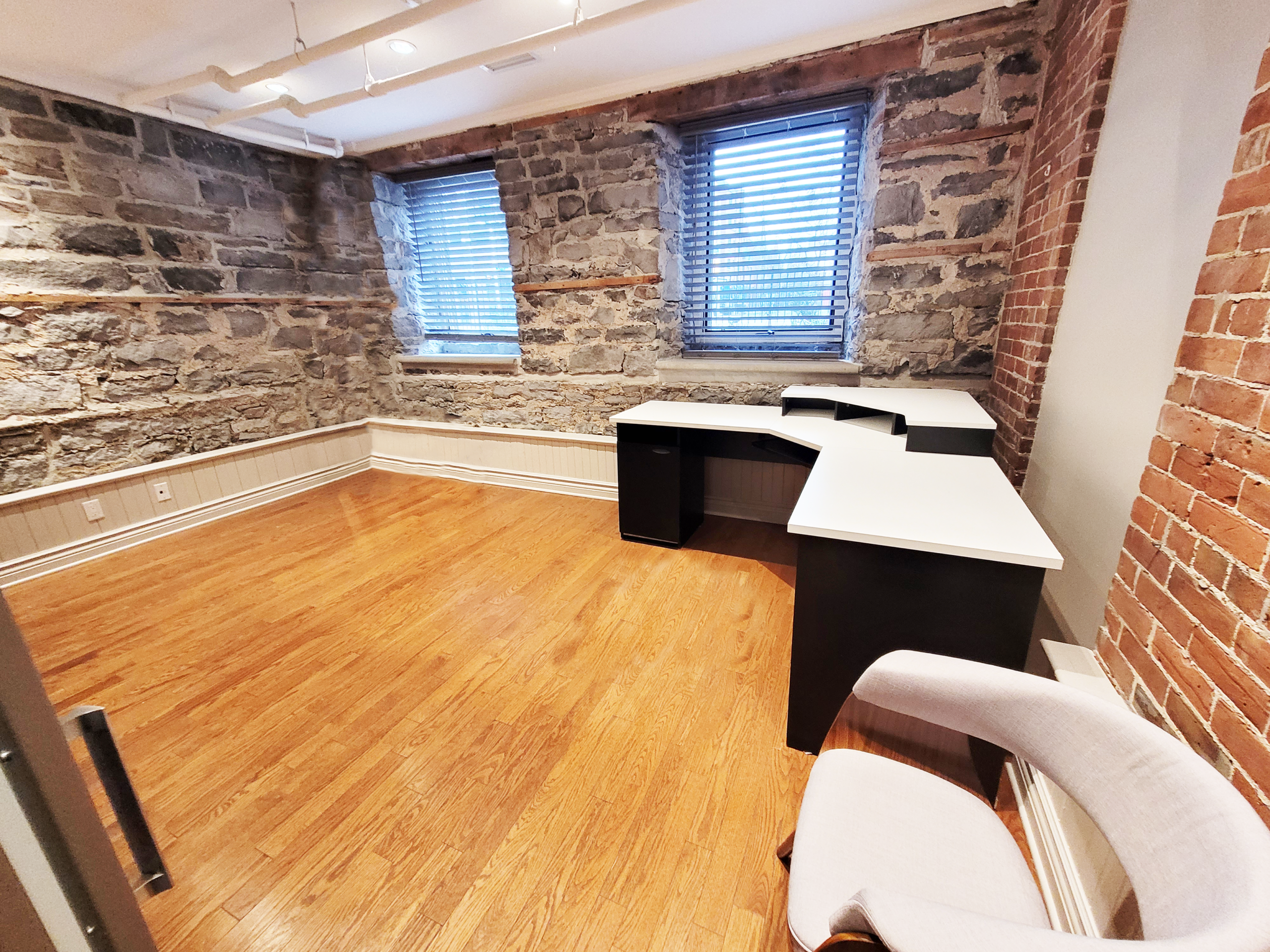 250 Somerset St. W. gallery image 2